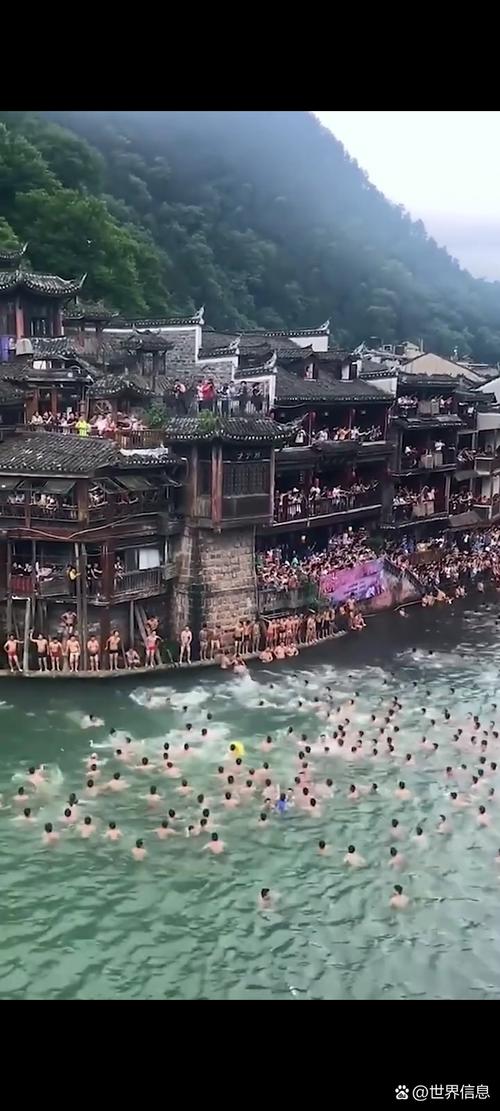 2025新澳门天天开奖免费和凤凰古城百人抢鸭子与凤凰古城百人抢鸭子是真的吗
