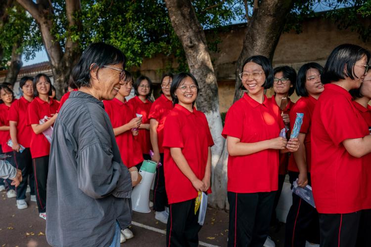 澳门研究生资料网站大全,和张桂梅将第15次送考与张桂梅连续11年送考从未缺席