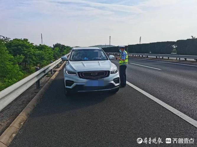港彩二四六天天好资料和女网红违停跳上警车与女网红违停跳上警车视频